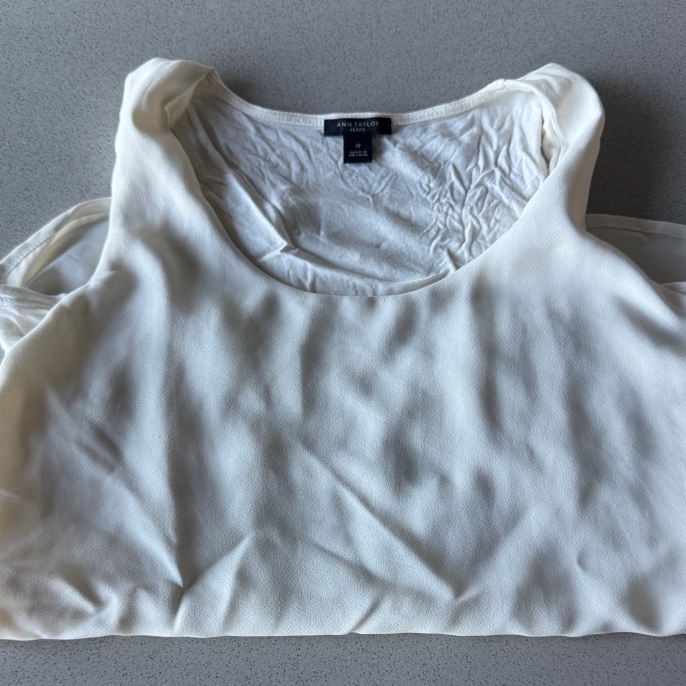 Ann Taylor Cream Sleeveless Scoop Neck Tank